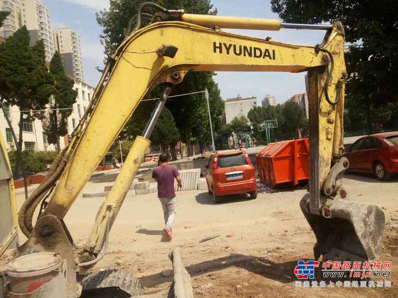 陕西出售转让二手7068小时2010年现代R60挖掘机