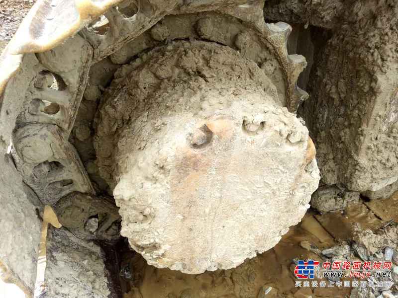 云南出售转让二手11720小时2003年日立ZX200LC挖掘机