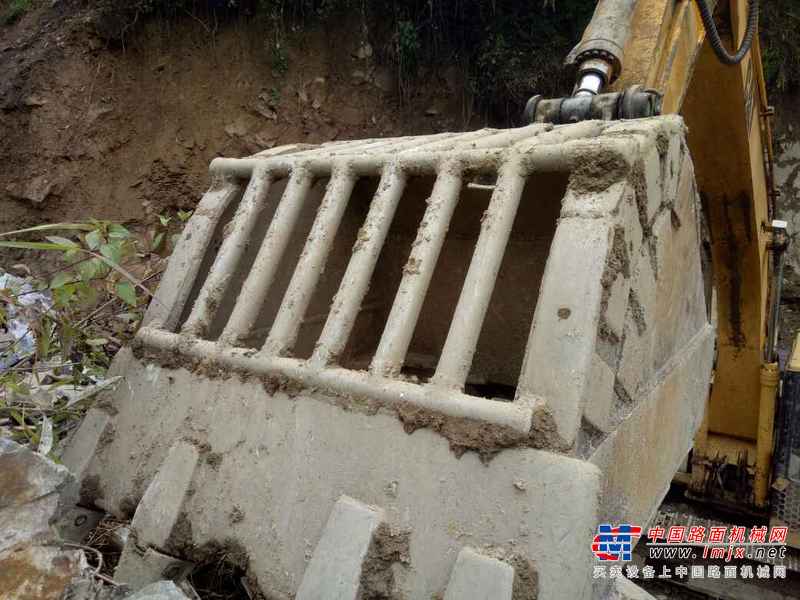云南出售转让二手16220小时2002年卡特彼勒320B挖掘机