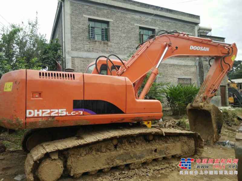 云南出售转让二手20000小时2005年斗山DH220挖掘机