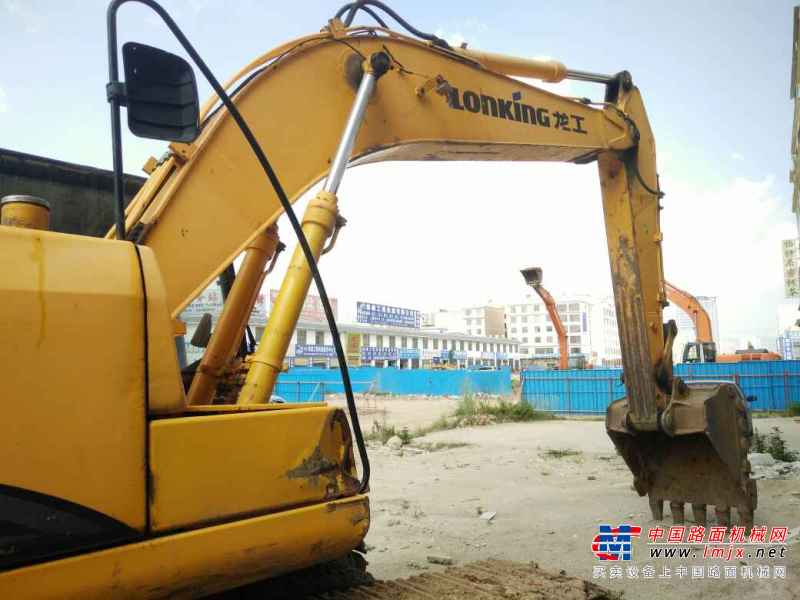 云南出售转让二手5600小时2012年龙工LG6225挖掘机