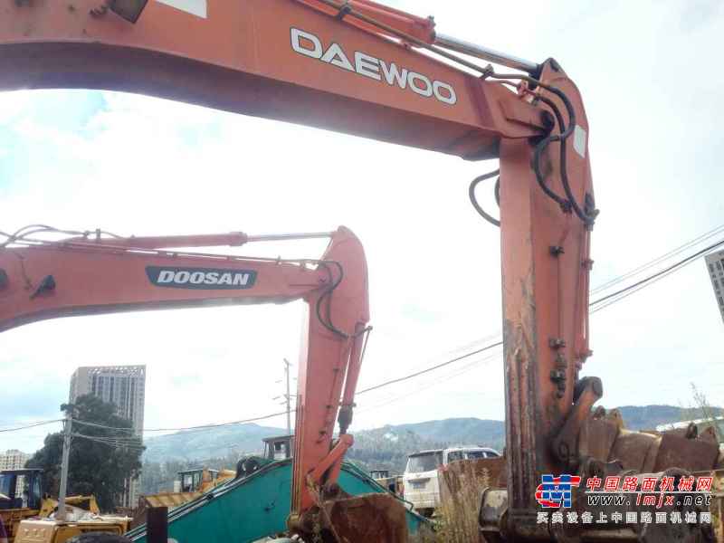 云南出售转让二手15000小时2006年斗山DH220挖掘机