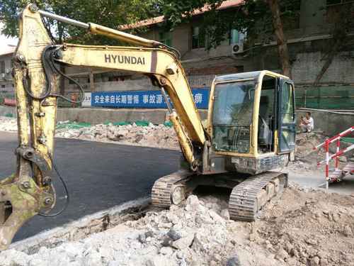 陕西出售转让二手8727小时2010年现代R60挖掘机