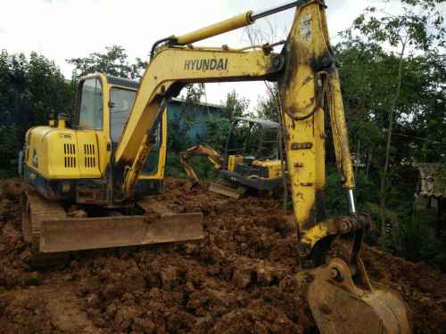 云南出售转让二手9800小时2010年现代R60挖掘机