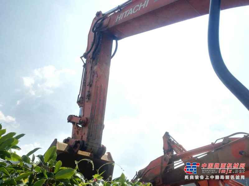 云南出售转让二手1800小时2012年日立ZX240挖掘机