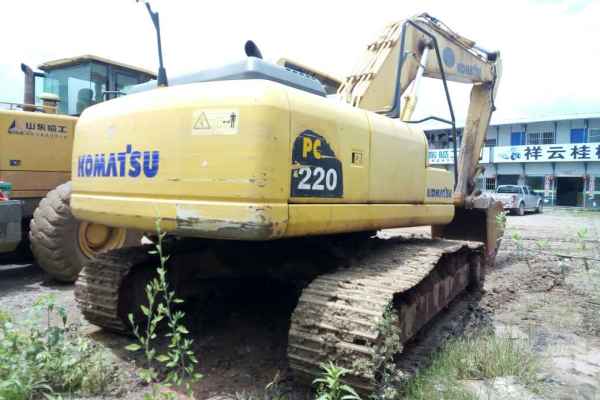 云南出售转让二手6000小时2011年小松PC210LC挖掘机
