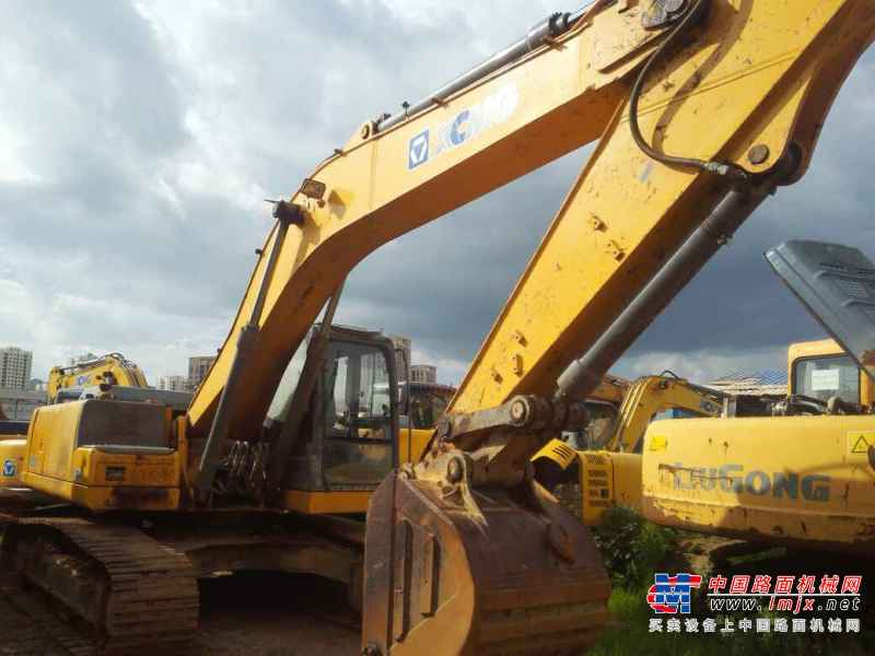 云南出售转让二手2000小时2013年徐工XE230C挖掘机