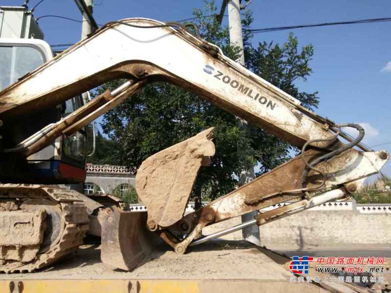 陕西出售转让二手8000小时2011年中联重科ZE80E挖掘机