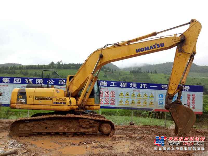 云南出售转让二手8458小时2008年小松PC220挖掘机