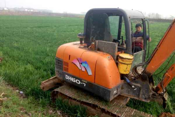 河南出售转让二手8000小时2012年斗山DH60挖掘机