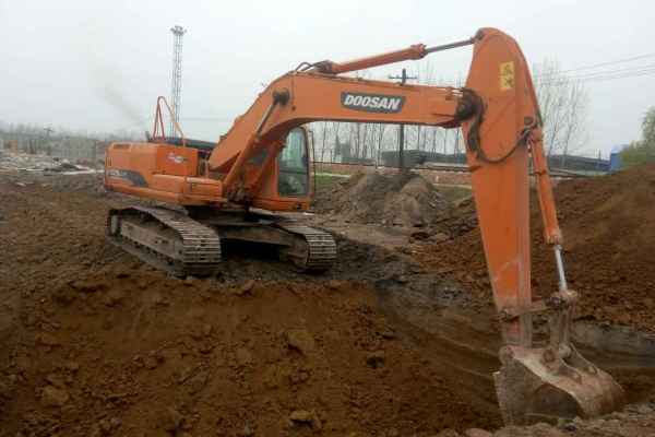 河南出售转让二手7000小时2010年斗山DH225挖掘机