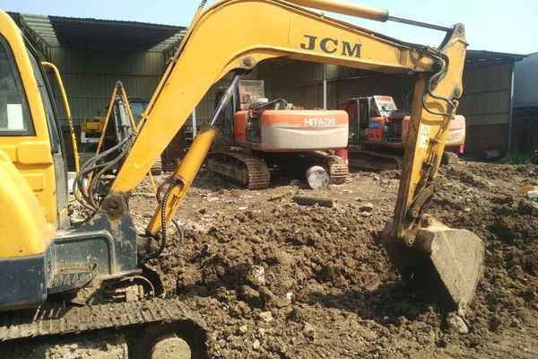 陕西出售转让二手4800小时2011年山重建机JCM906D挖掘机