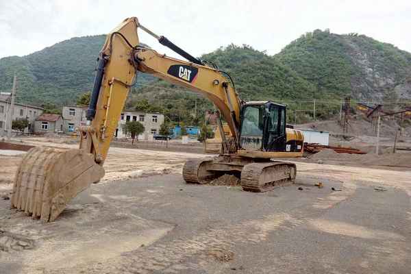 湖北出售转让二手5700小时2012年卡特彼勒320D挖掘机
