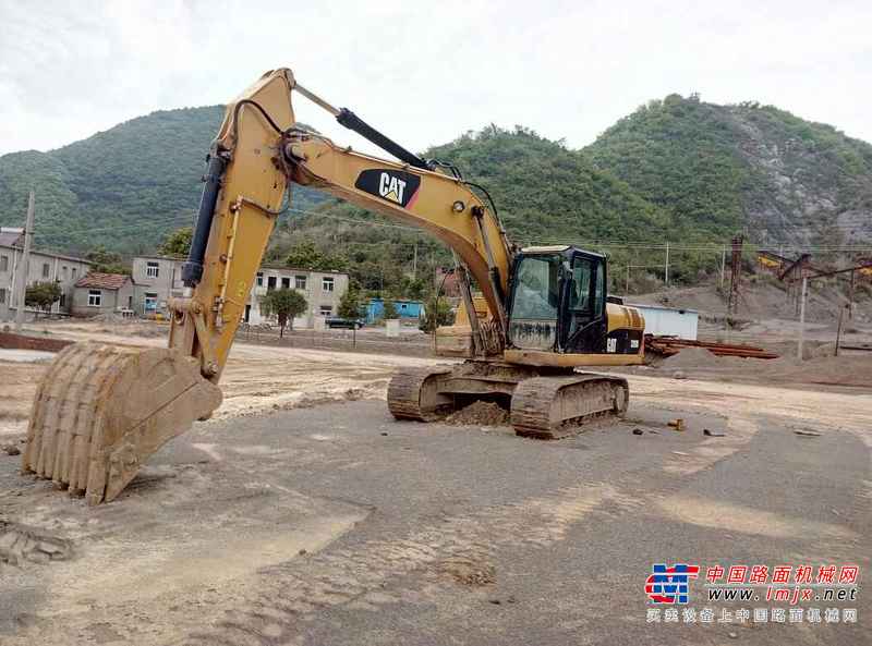 湖北出售转让二手5700小时2012年卡特彼勒320D挖掘机