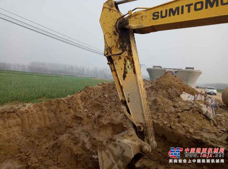 河南出售转让二手7500小时2010年住友SH210挖掘机