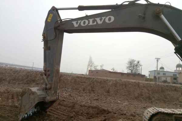 宁夏出售转让二手7000小时2011年沃尔沃EC240B挖掘机