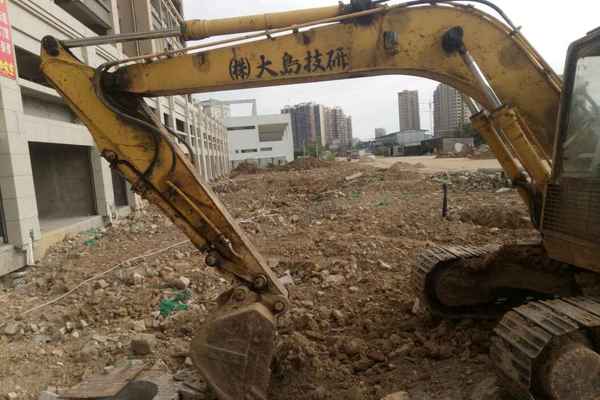 广东出售转让二手18000小时2003年小松PC100挖掘机