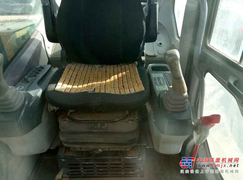 宁夏出售转让二手2000小时2014年徐工XE135B挖掘机