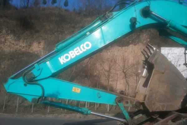陕西出售转让二手8600小时2009年神钢SK140LC挖掘机