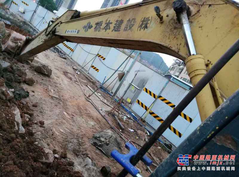 广东出售转让二手15000小时2004年小松PC200挖掘机