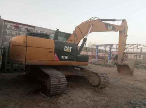 宁夏出售转让二手4000小时2013年卡特彼勒323D2L挖掘机