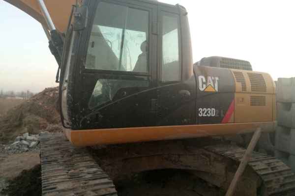 宁夏出售转让二手4000小时2013年卡特彼勒323D2L挖掘机