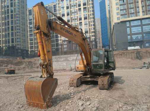 陕西出售转让二手7000小时2009年现代R215挖掘机