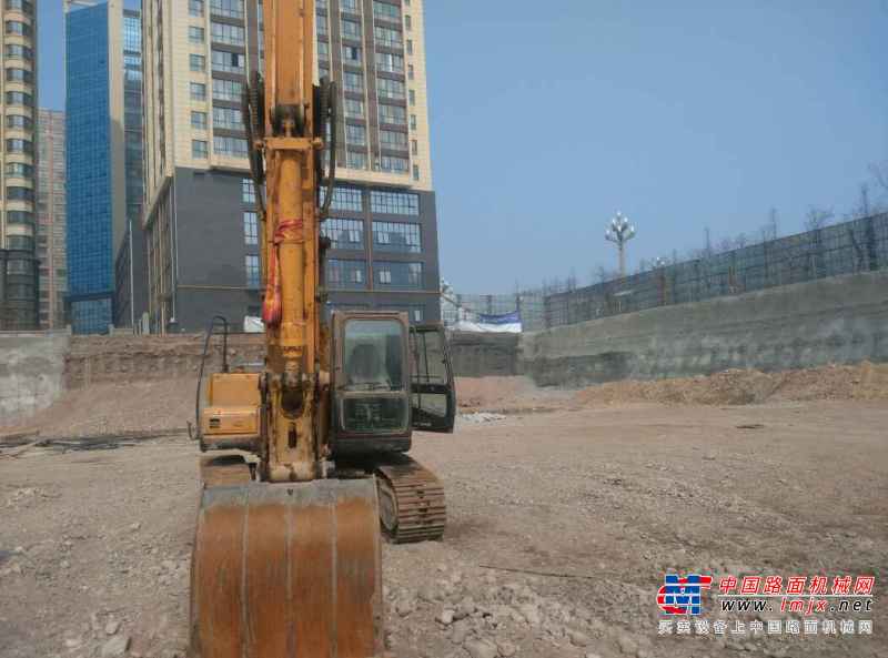陕西出售转让二手7000小时2009年现代R215挖掘机