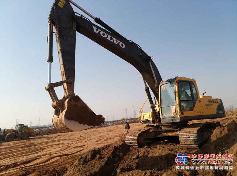 山西出售转让二手3000小时2013年沃尔沃EC240B挖掘机