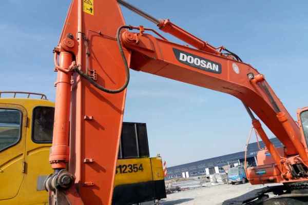 宁夏出售转让二手8000小时2012年斗山DH300LC挖掘机