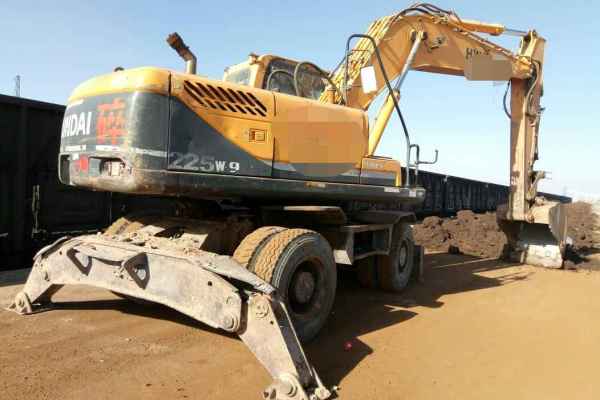 宁夏出售转让二手7000小时2010年现代轮挖R210W挖掘机