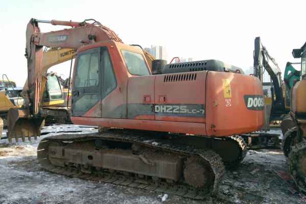 吉林出售转让二手8400小时2009年斗山DH225LC挖掘机