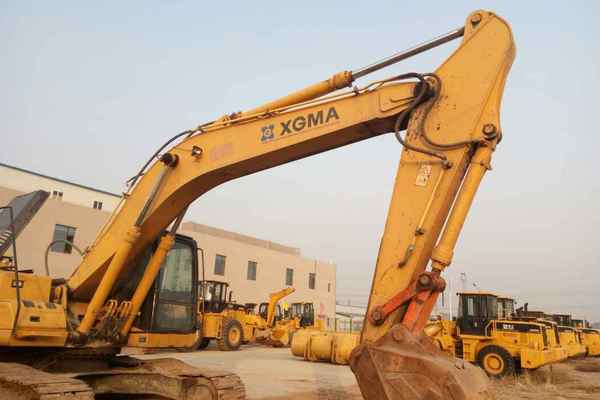 山西出售转让二手3200小时2011年厦工XG825LC挖掘机