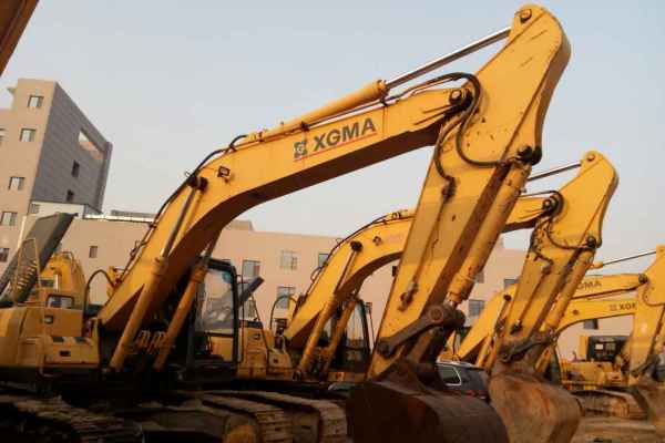 山西出售转让二手3000小时2011年厦工XG825LC挖掘机