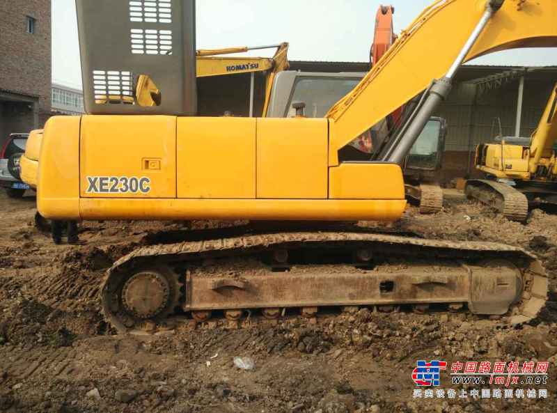 陕西出售转让二手3800小时2011年徐工XE230C挖掘机