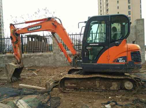 陕西出售转让二手5170小时2011年斗山DX60挖掘机