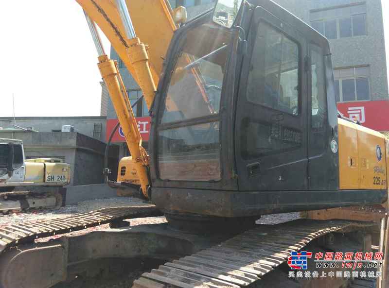 江西出售转让二手2800小时2013年现代R225LC挖掘机
