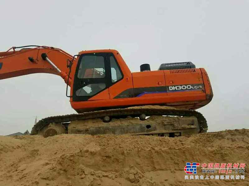 宁夏出售转让二手8000小时2010年斗山DH300挖掘机