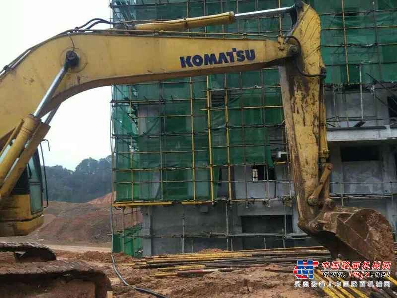 湖南出售转让二手9000小时2010年小松PC200挖掘机