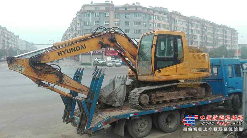 陕西出售转让二手9000小时2008年现代R150LC挖掘机