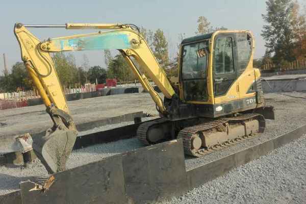 陕西出售转让二手4500小时2013年现代R60挖掘机