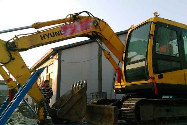 辽宁出售转让二手9907小时2009年现代R80挖掘机