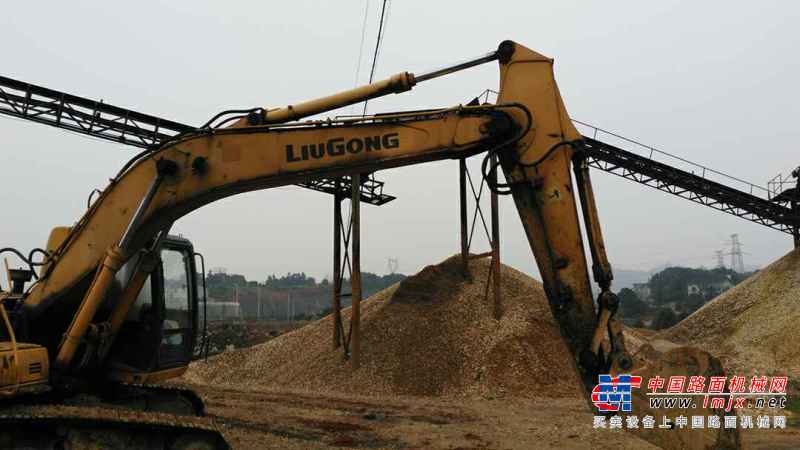 湖南出售转让二手6000小时2010年柳工CLG225C挖掘机