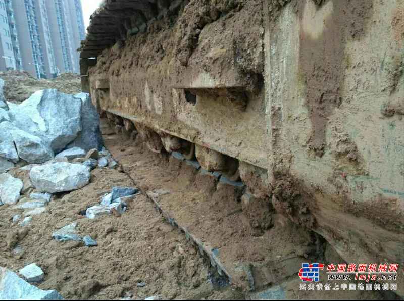 江西出售转让二手7600小时2012年现代R215挖掘机
