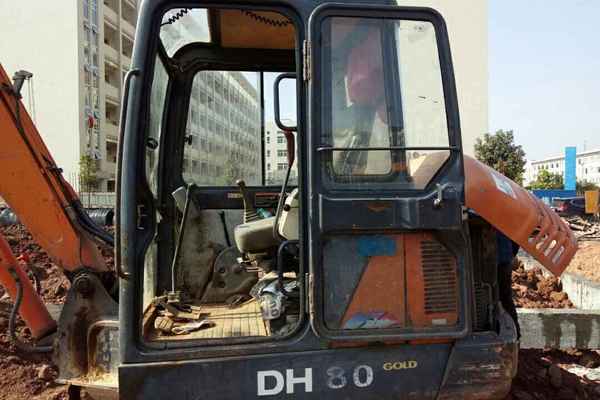 江西出售转让二手8000小时2011年斗山DH60挖掘机