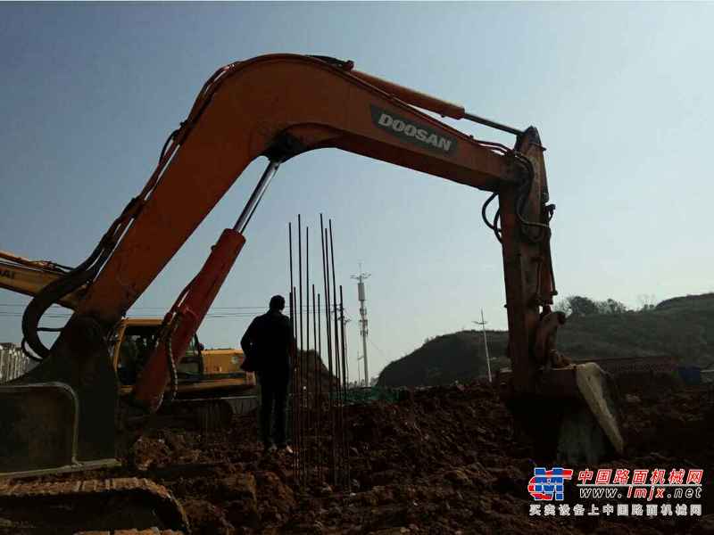 江西出售转让二手8000小时2011年斗山DH60挖掘机