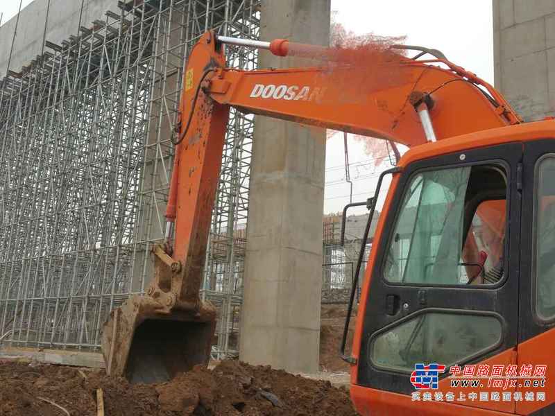 山西出售转让二手9000小时2010年斗山DH225LC挖掘机