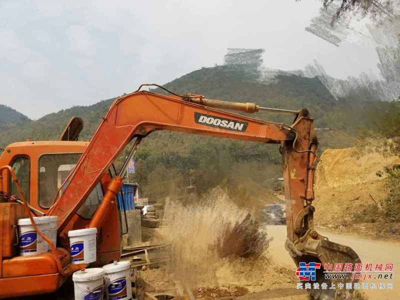 云南出售转让二手8360小时2011年斗山DH80挖掘机