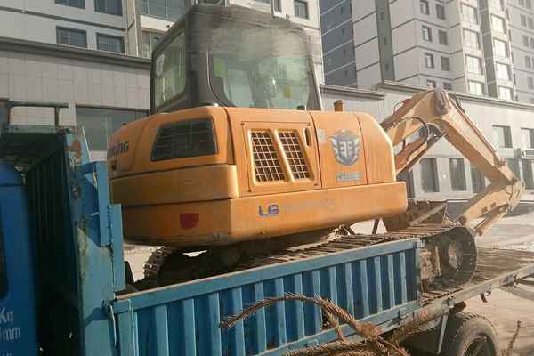 宁夏出售转让二手3000小时2014年龙工LG6060D挖掘机