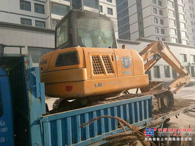宁夏出售转让二手3000小时2014年龙工LG6060D挖掘机